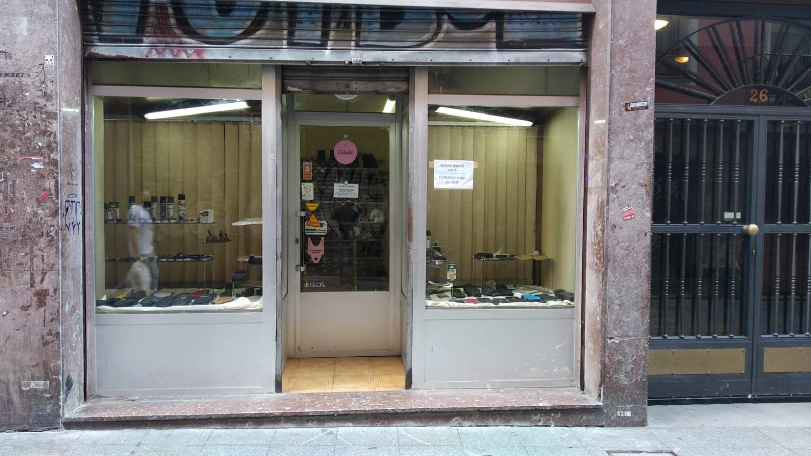 Fachada de Zapatería Iturribide en Iturribide Kalea, Bilbao