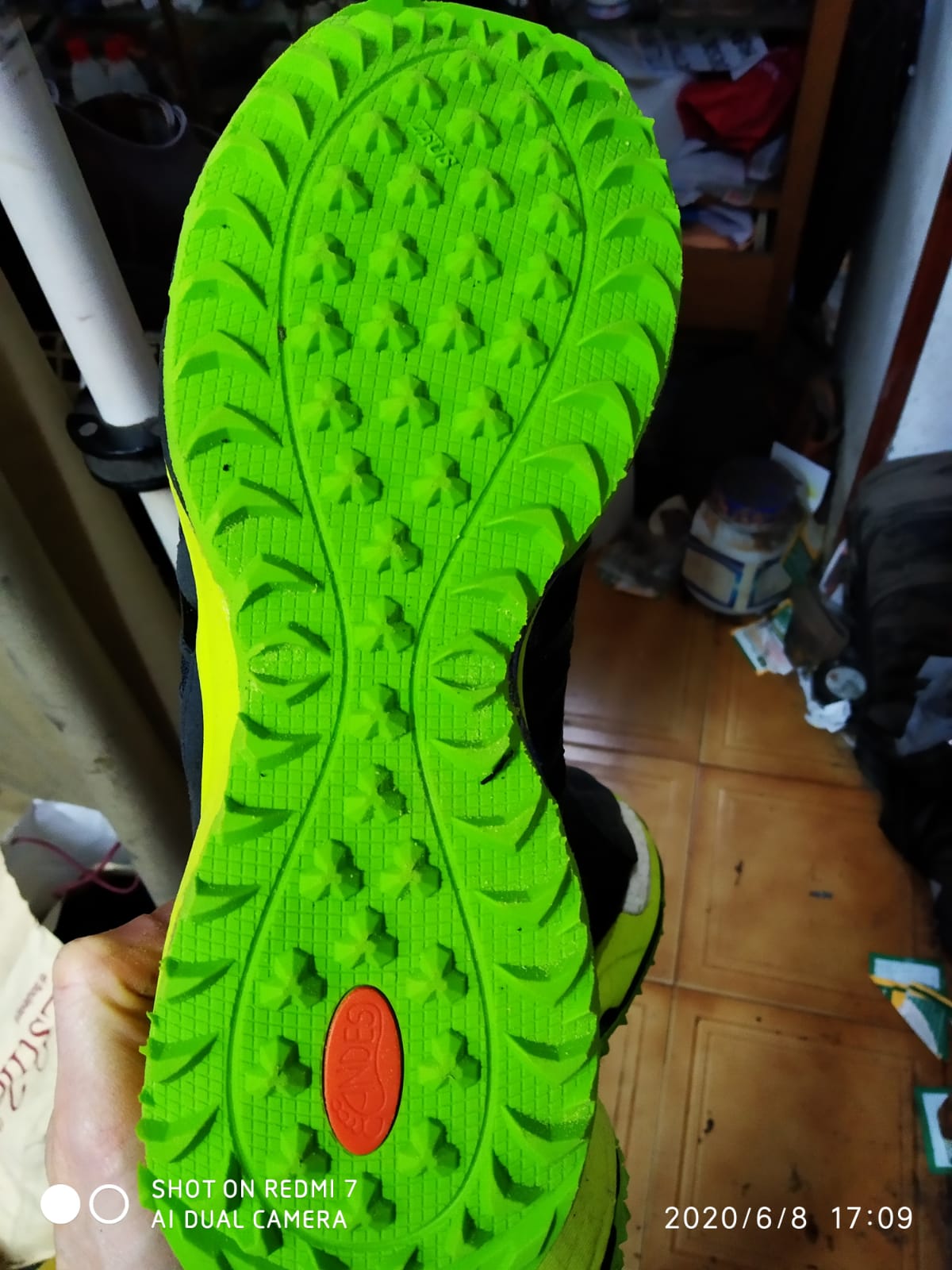 Suela Vibram verde nueva en zapatilla trail — Zapatería Iturribide